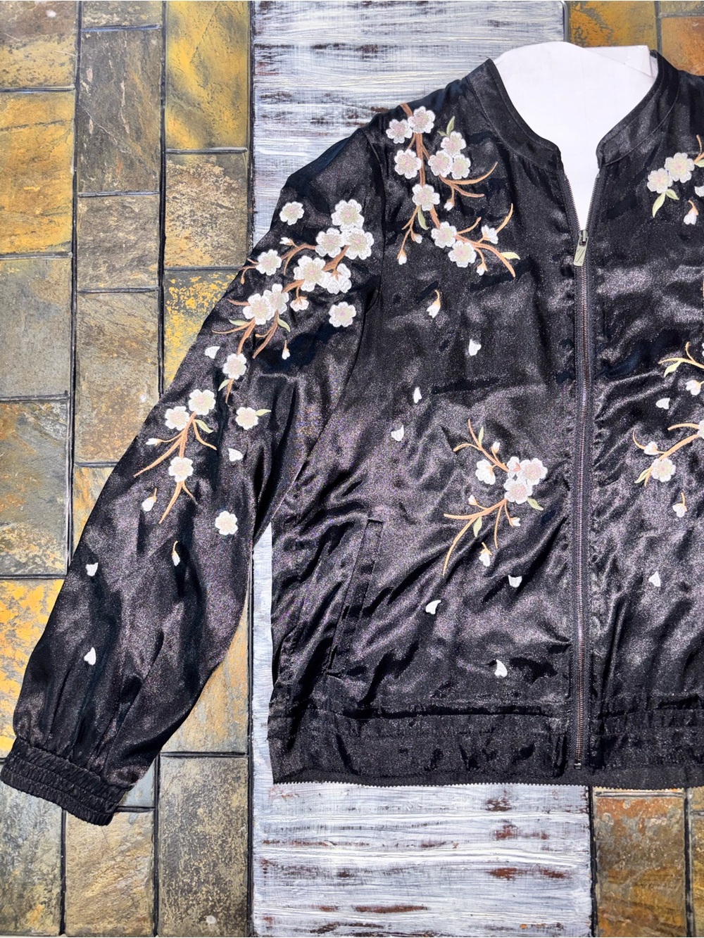 Daya by Zendaya Women’s Black Bomber Jacket embroidered flowers Japan Small - Picture 6 of 9